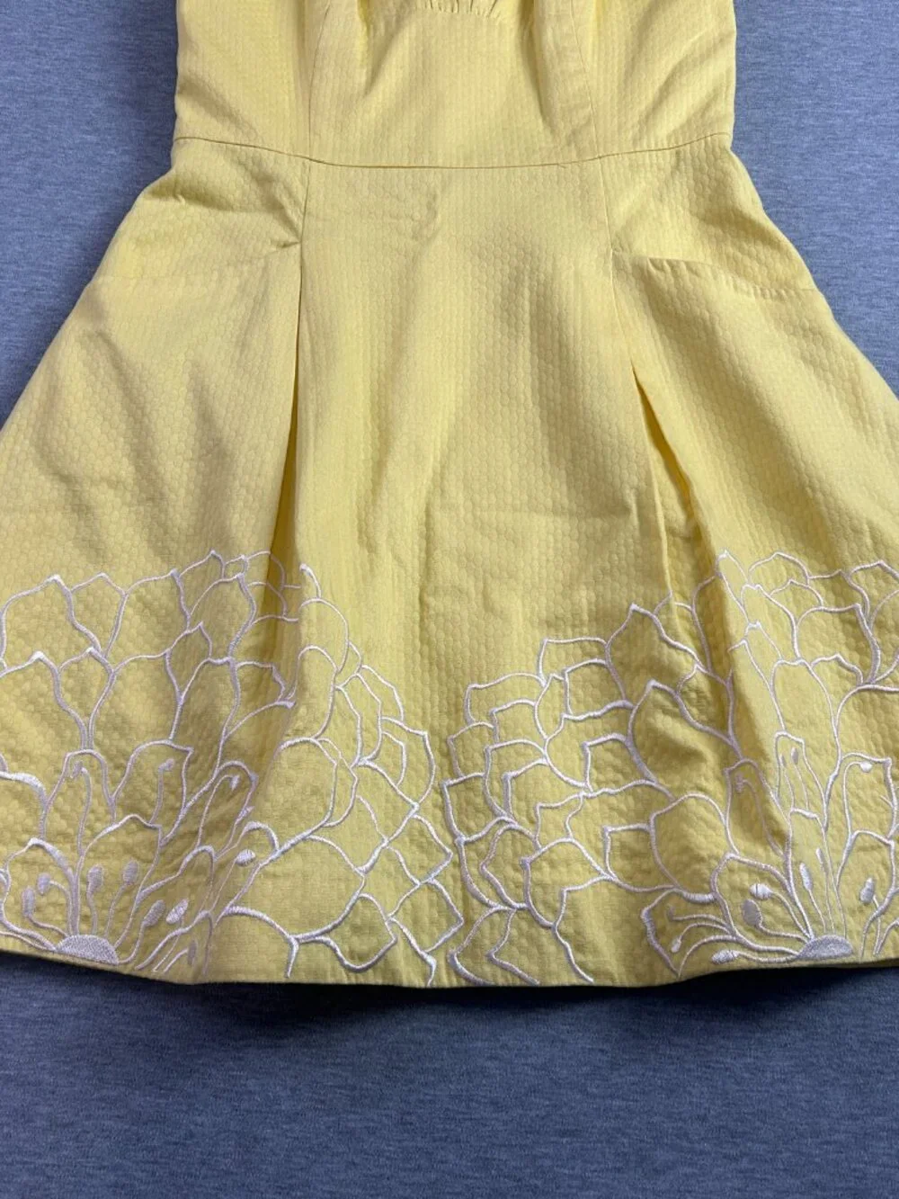 LILLY PULITZER Sz 6 Yellow w/ White Embroidered Flowers Strapless Dress Pockets - Picture 2 of 7